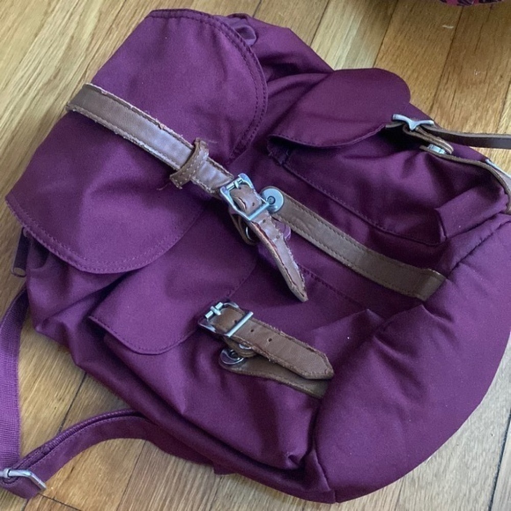 Herschel mini backpack signs of damage could be repaired see pics.